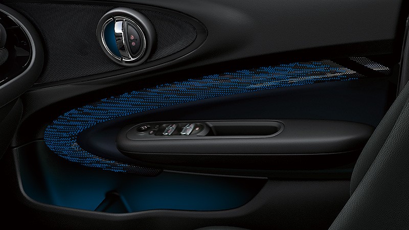 MINI Yours インテリア・サーフェス・フローズン・ブルー・イルミネーテッド